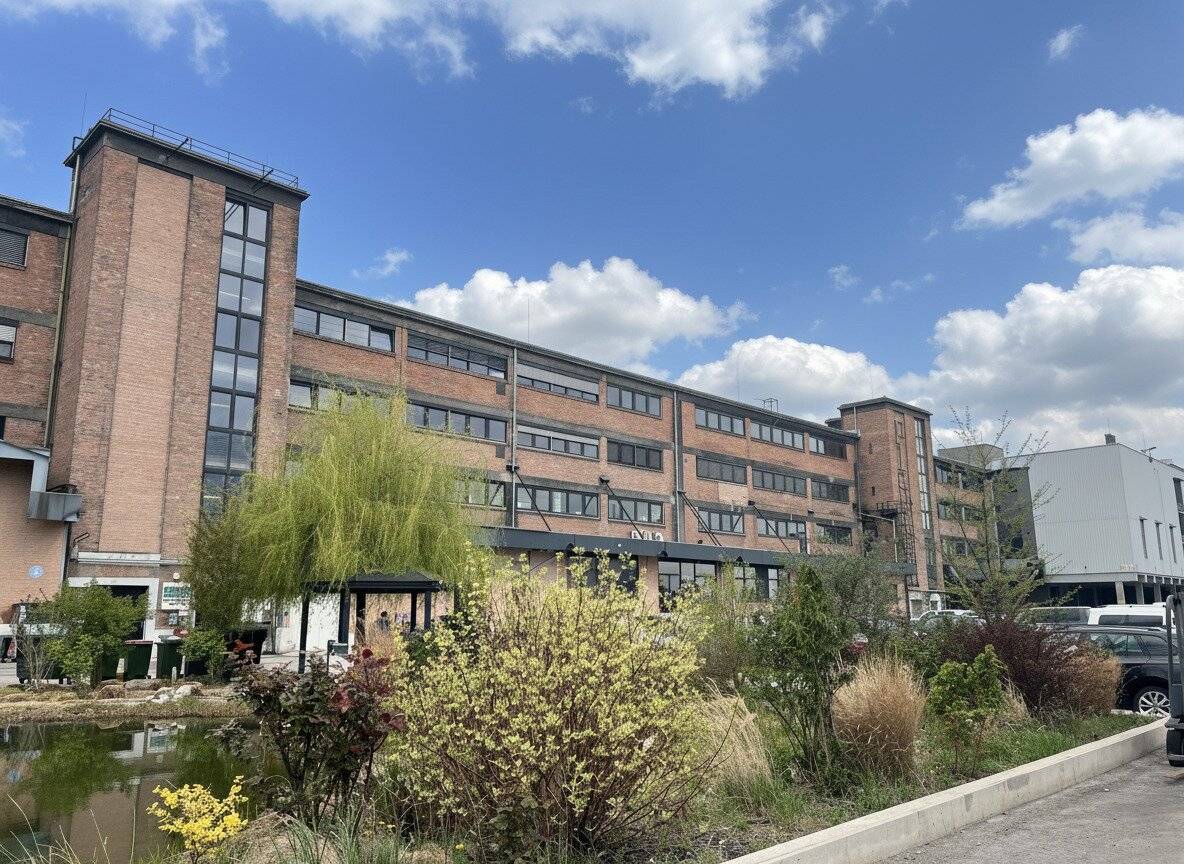 Gewerbepark Traiskirchen! Bürofläche bezugsbereit im Backsteinbau mit super Weitblick zu gutem Preis!