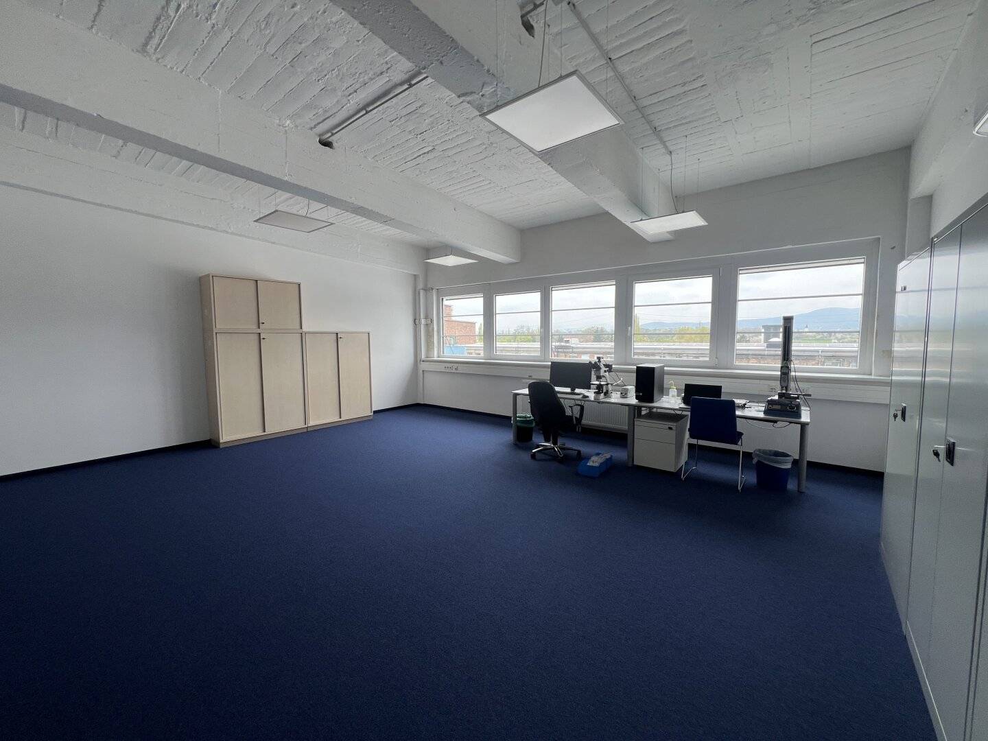 Gewerbepark Traiskirchen! Bürofläche bezugsbereit im Backsteinbau mit super Weitblick zu gutem Preis!
