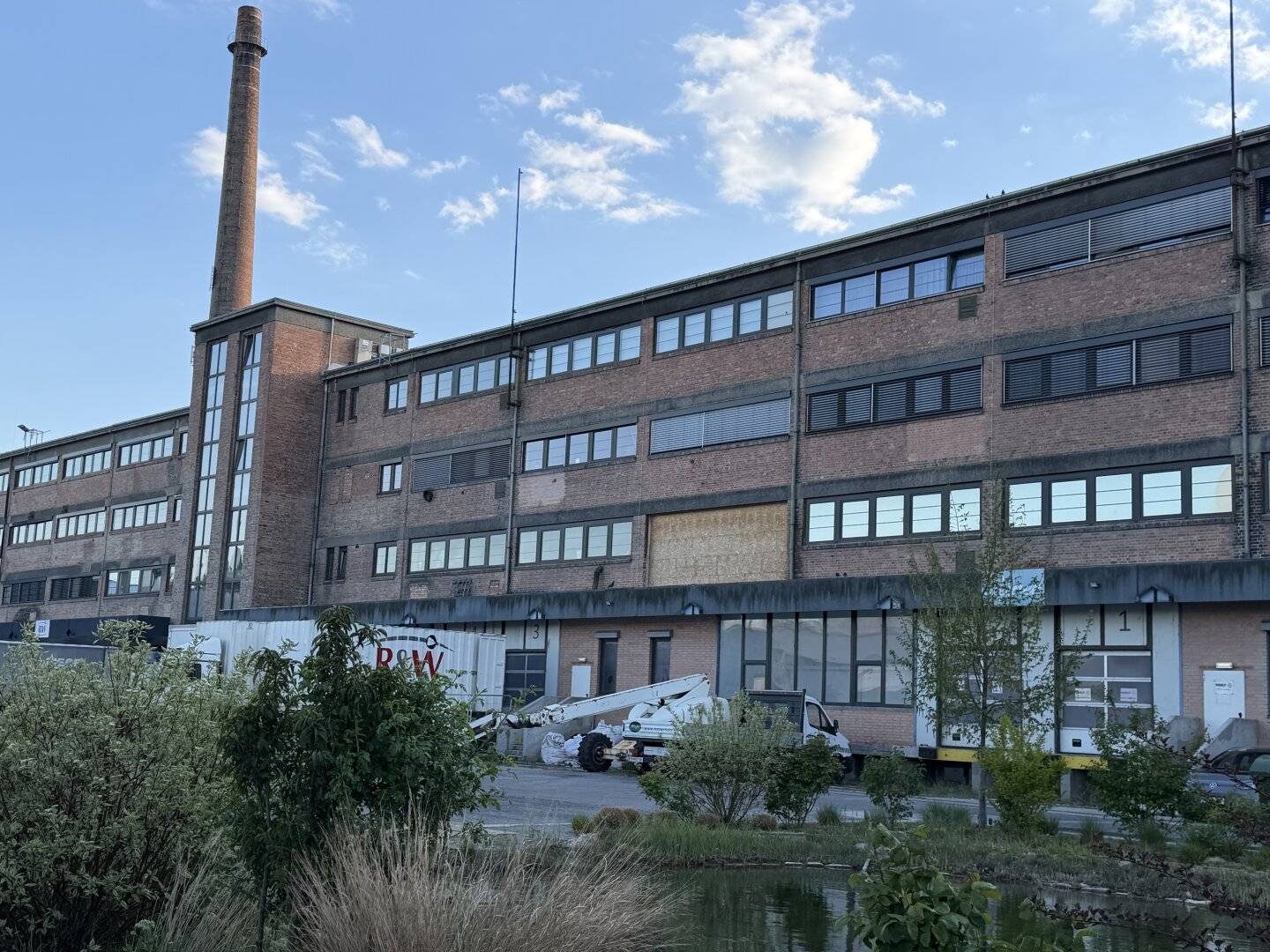 Gewerbepark Traiskirchen! ca. 4500 m² Halle mit 2 Rampen auf einer Ebene!