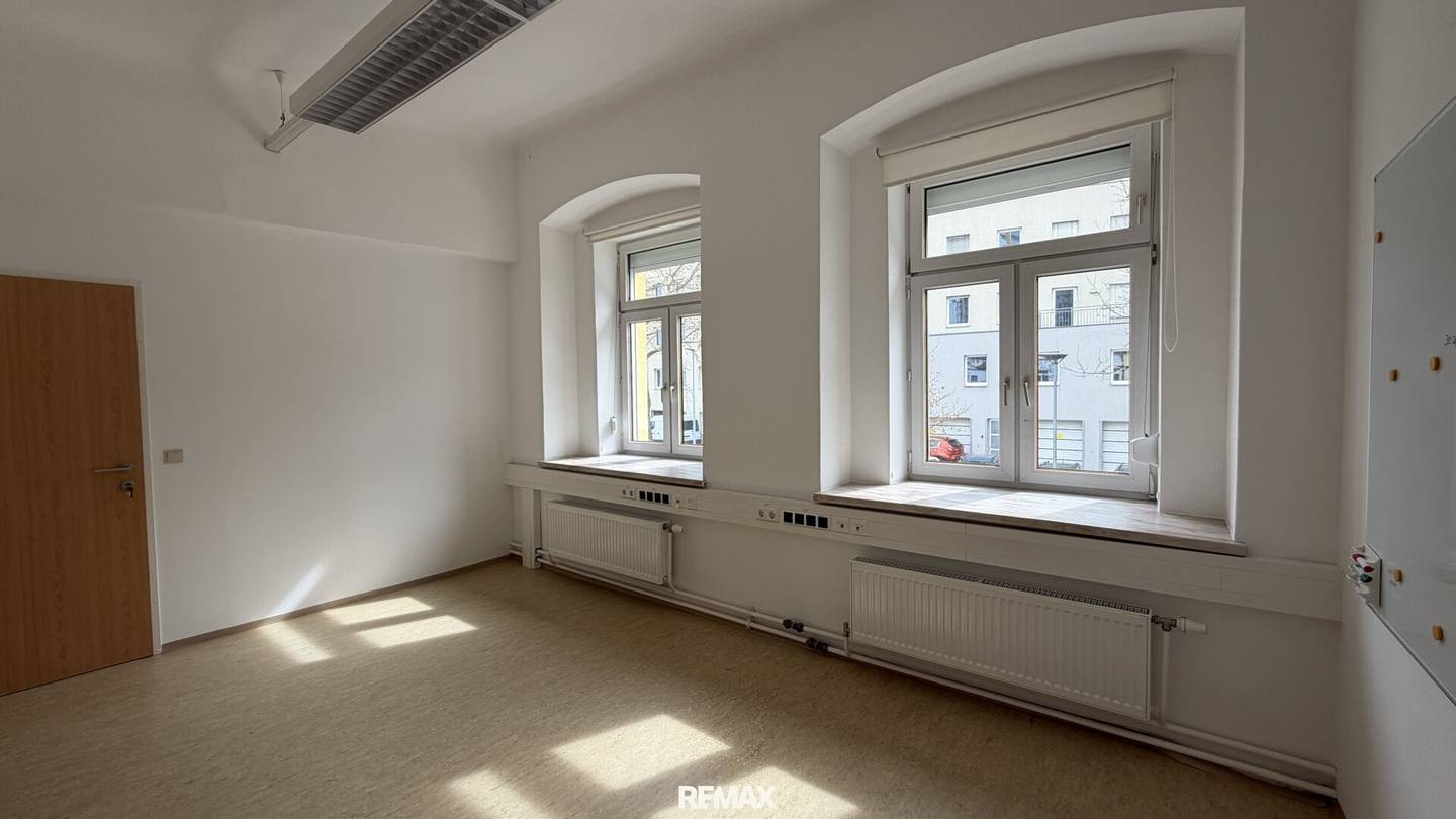 Büro nahe Regierungsviertel inkl. 10 Parkplätzen