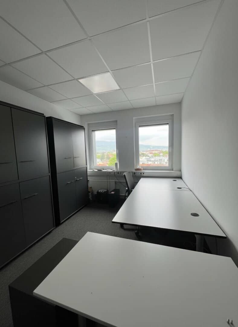 Gewerbepark Traiskirchen! 155 m² Büro mit Weitblick! Ab sofort unter € 10/m² inkl. allg BK!