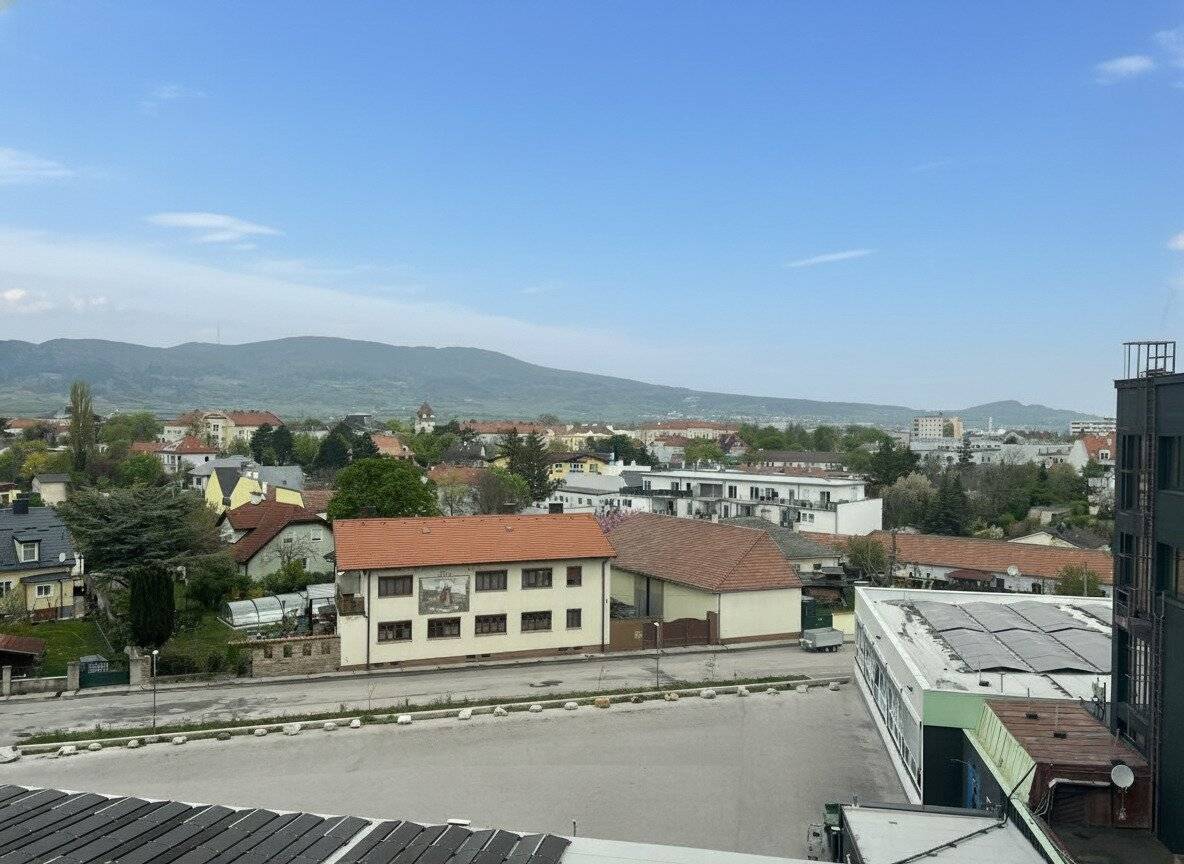 Gewerbepark Traiskirchen! 155 m² Büro mit Weitblick! Ab sofort unter € 10/m² inkl. allg BK!