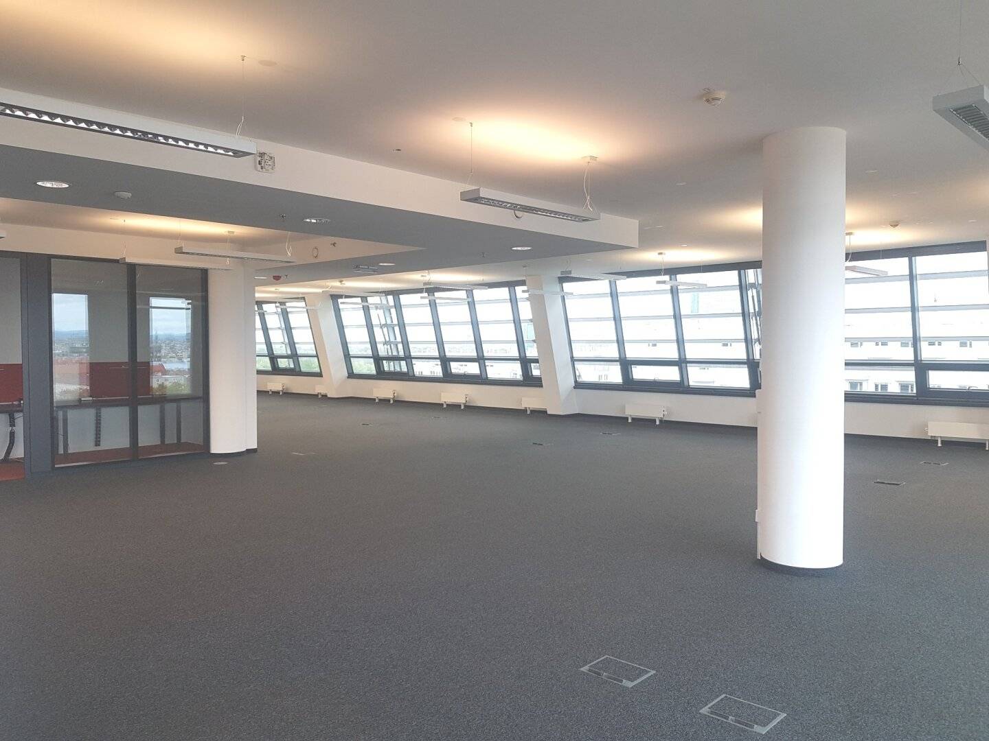 RIVERGATE - Moderne Bürofläche im attraktiven Open-Space-Stil und tollem Blick!