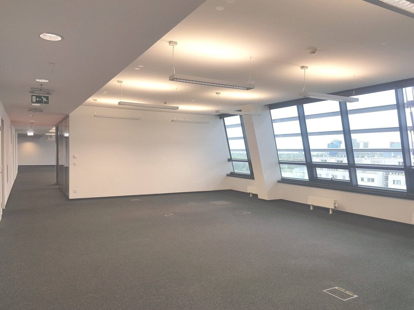 RIVERGATE - Moderne Bürofläche im attraktiven Open-Space-Stil und tollem Blick!