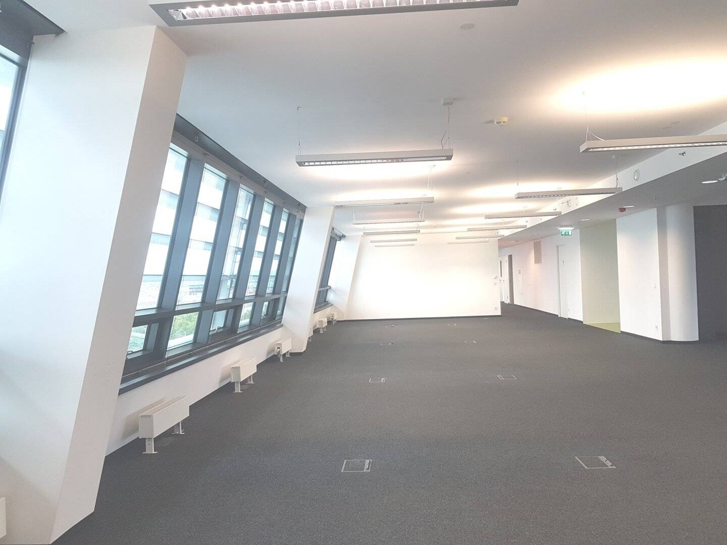 RIVERGATE - Moderne Bürofläche im attraktiven Open-Space-Stil und tollem Blick!