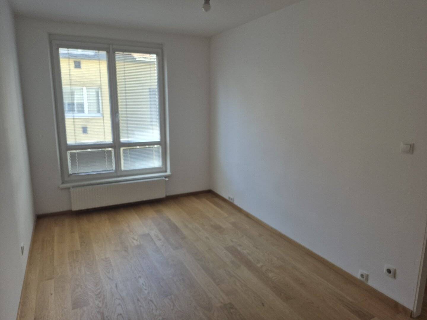 1150! Helle 2-Zimmer Wohnung mit großer Küche nahe Schwendermarkt//Äußere Mariahilferstraße! Super angebunden in die City!