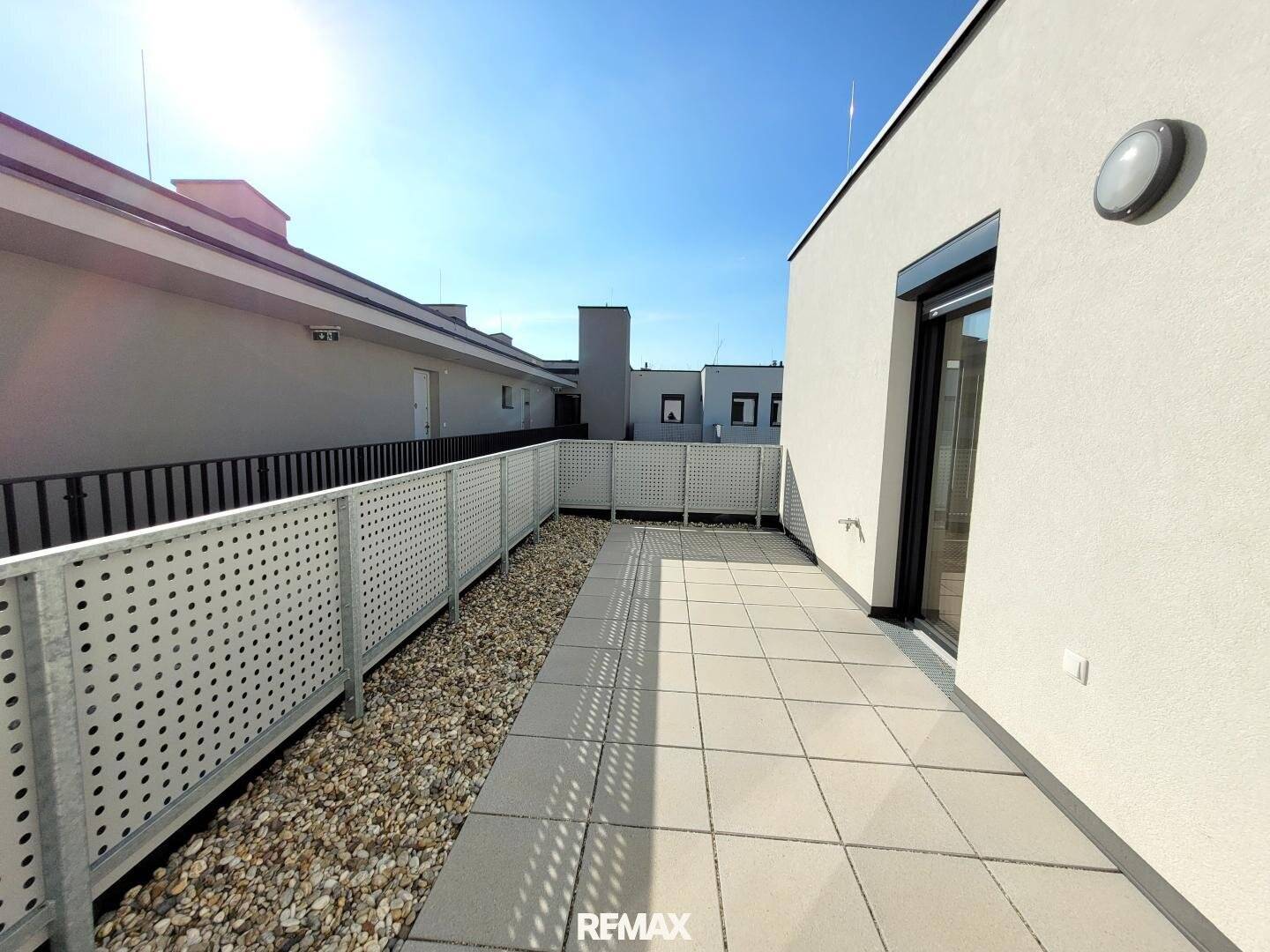 2-Zimmer Dachgeschoßwohnung mit großer Terrasse - Erstbezug!