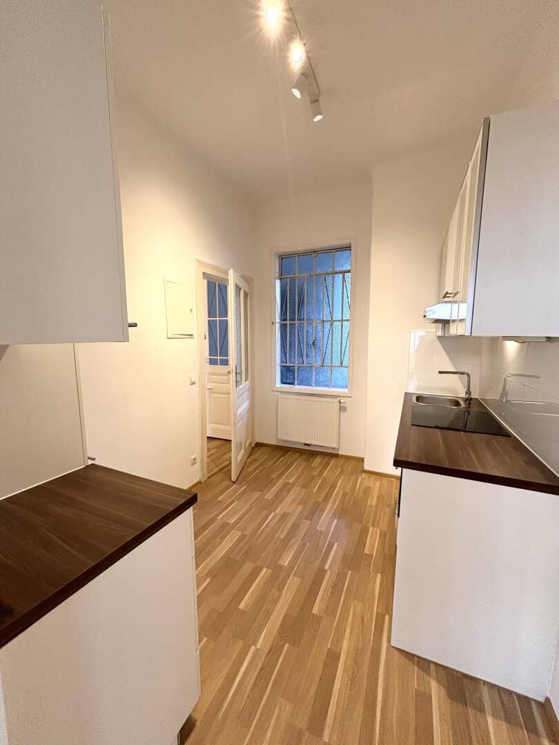 Schöne 3,5 Zimmer Altbauwohnung/Ordination im Nibelungenviertel nahe Schmelz, 1150!