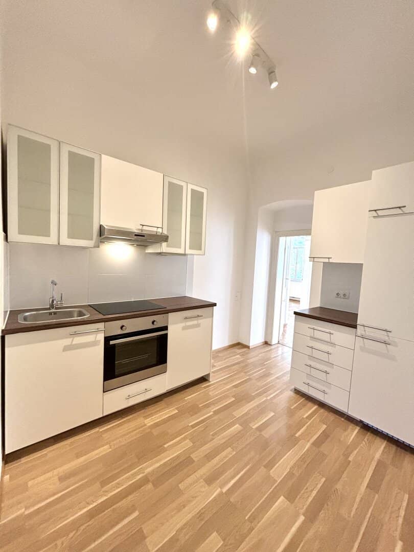 Schöne 3,5 Zimmer Altbauwohnung/Ordination im Nibelungenviertel nahe Schmelz, 1150!