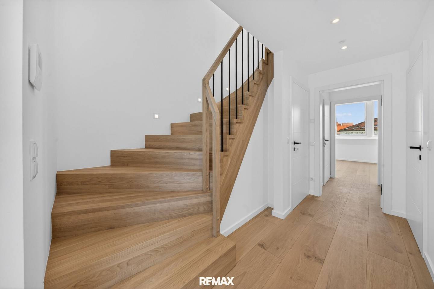 4 ZIMMER-Familientraum / Dachgeschoß-Wohnung mit Terrasse!
