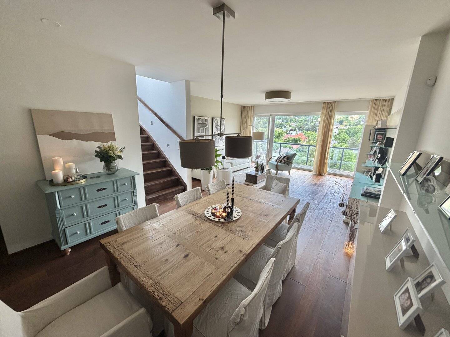 180 Grad Blick über die Hinterbrühl! 4-Zimmer DG Maisonette mit GROSSEN Sonnenterrassen und einem Garten!