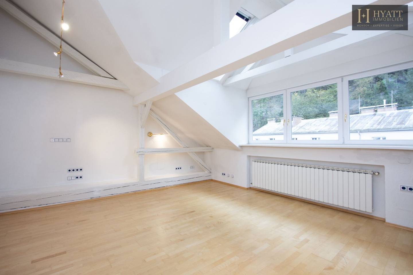 Exklusive Dachgeschoss Wohnung im Chalet-Stil in bester Lage von Salzburg