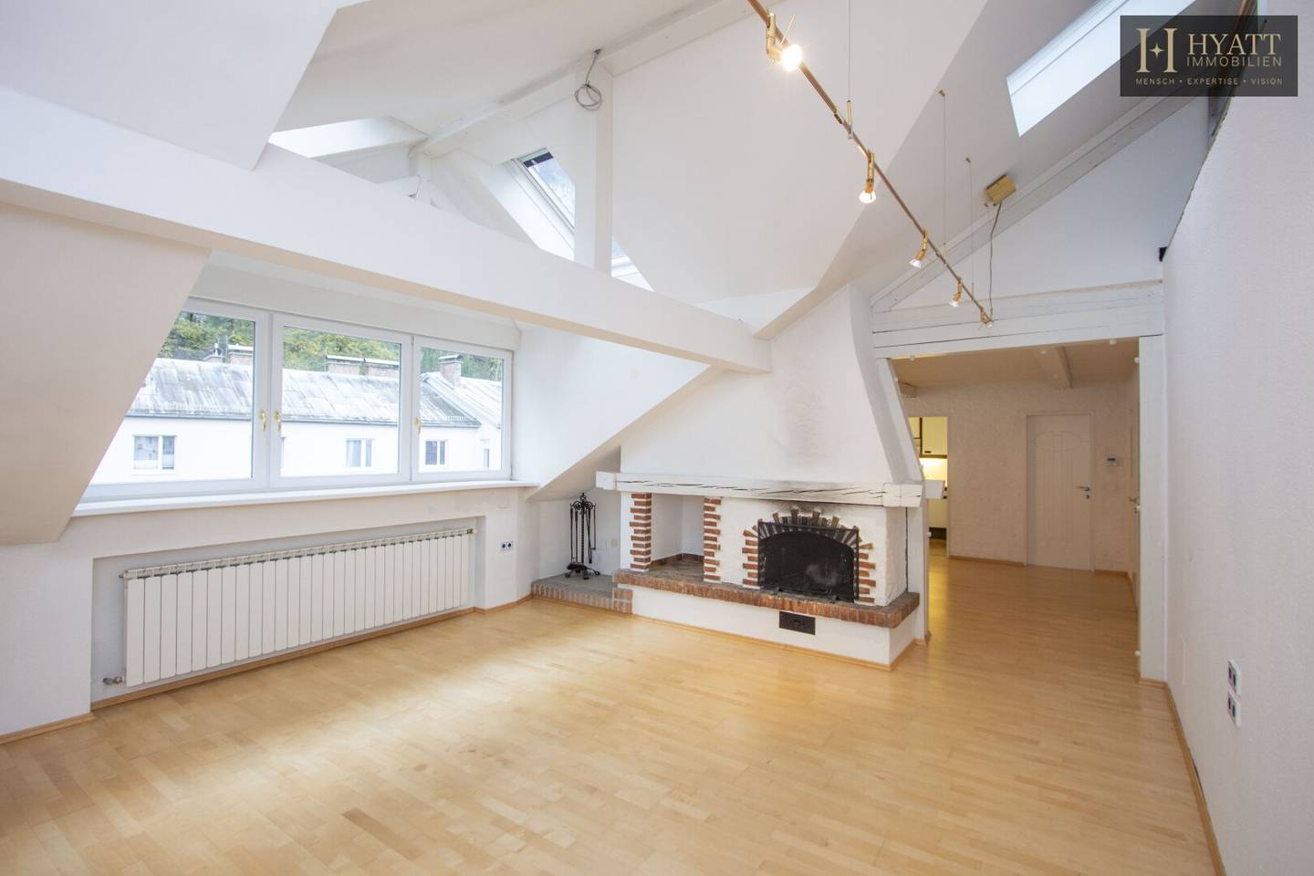 Exklusive Dachgeschoss Wohnung im Chalet-Stil in bester Lage von Salzburg