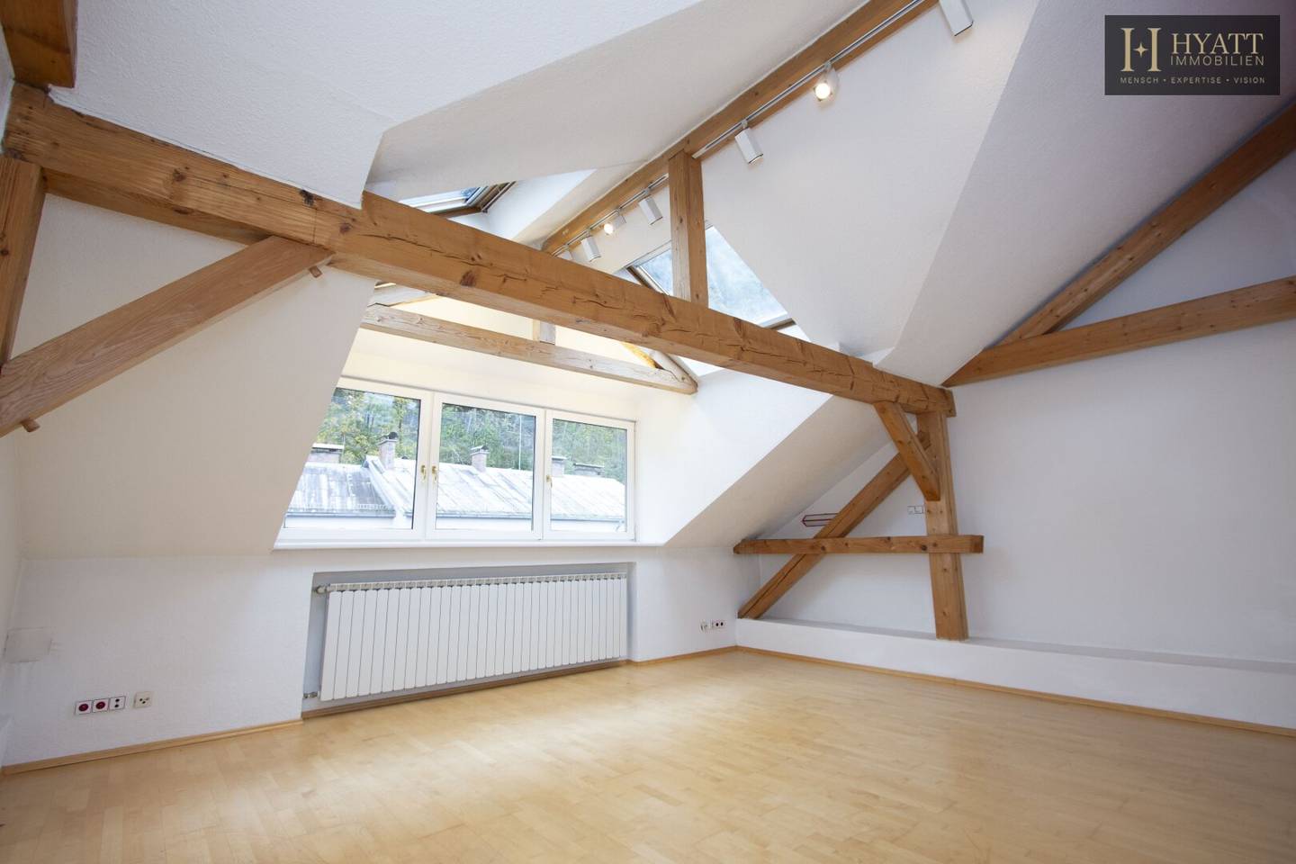 Exklusive Dachgeschoss Wohnung im Chalet-Stil in bester Lage von Salzburg
