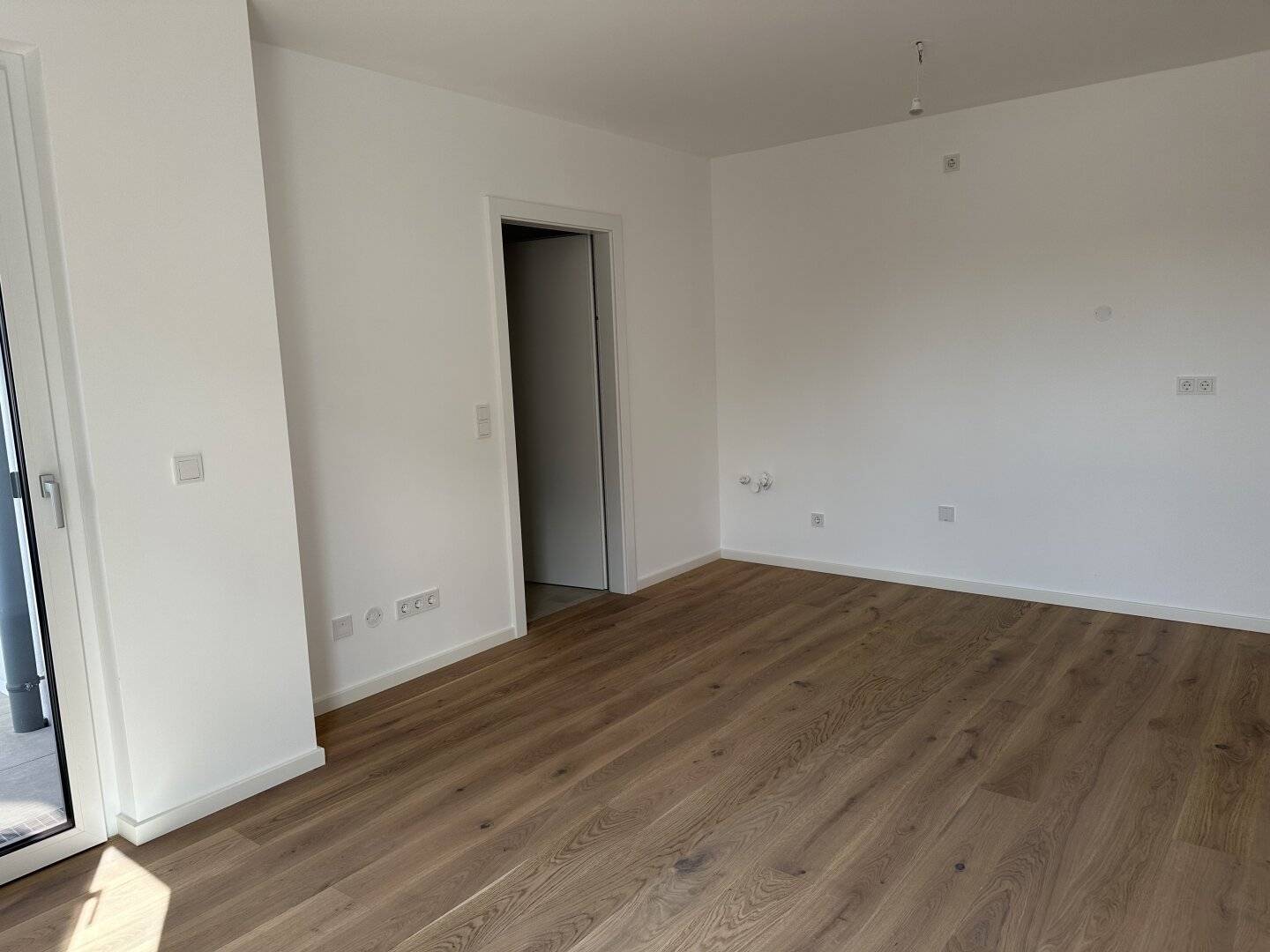 Top Anbindung- Coole Single Wohnung- 5 Minuten zur U6 Perfekta Strasse, Ruhelage PUR-Sonnenbalkon