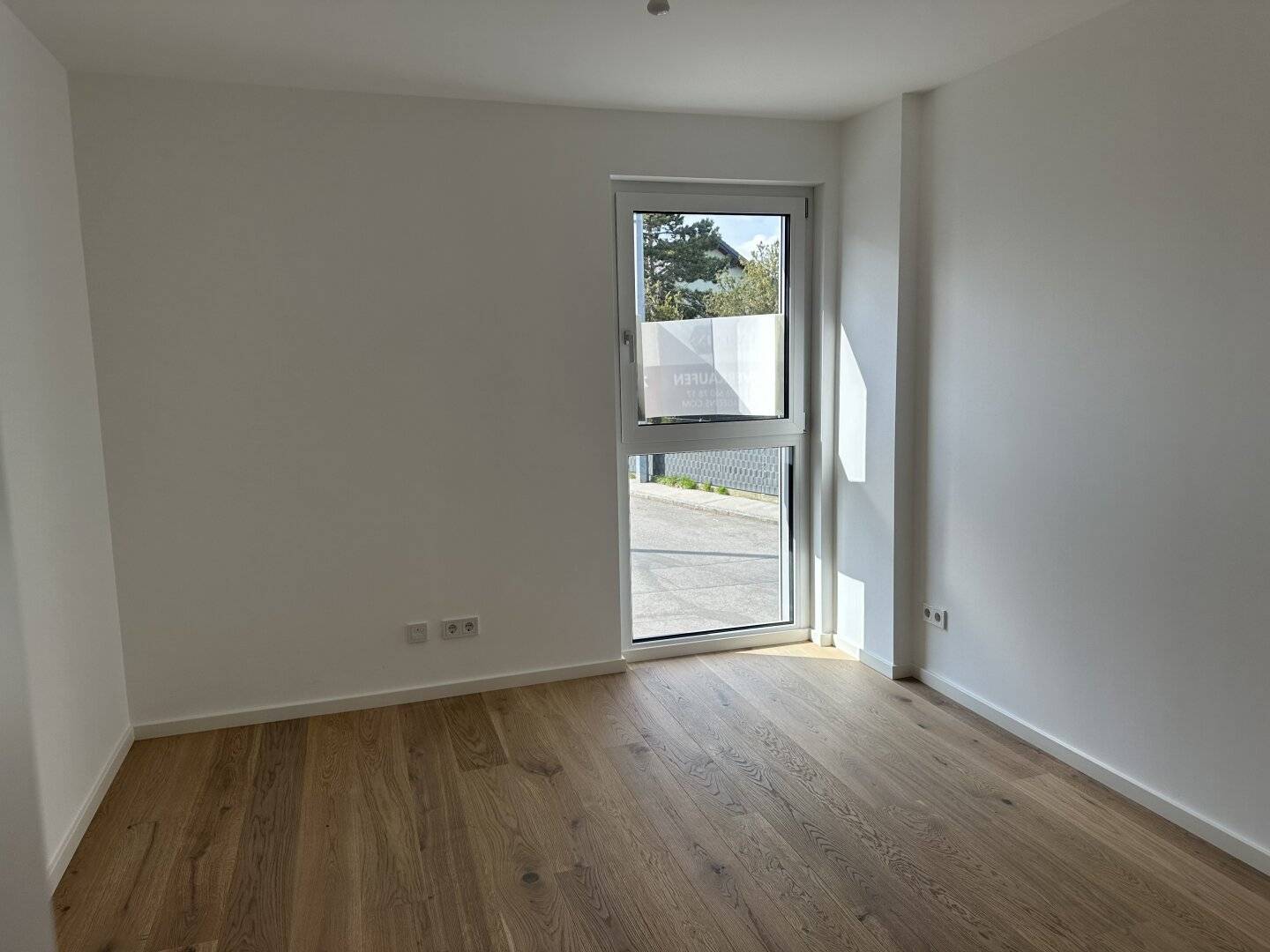Top Anbindung- Coole Single Wohnung- 5 Minuten zur U6 Perfekta Strasse, Ruhelage PUR-Sonnenbalkon