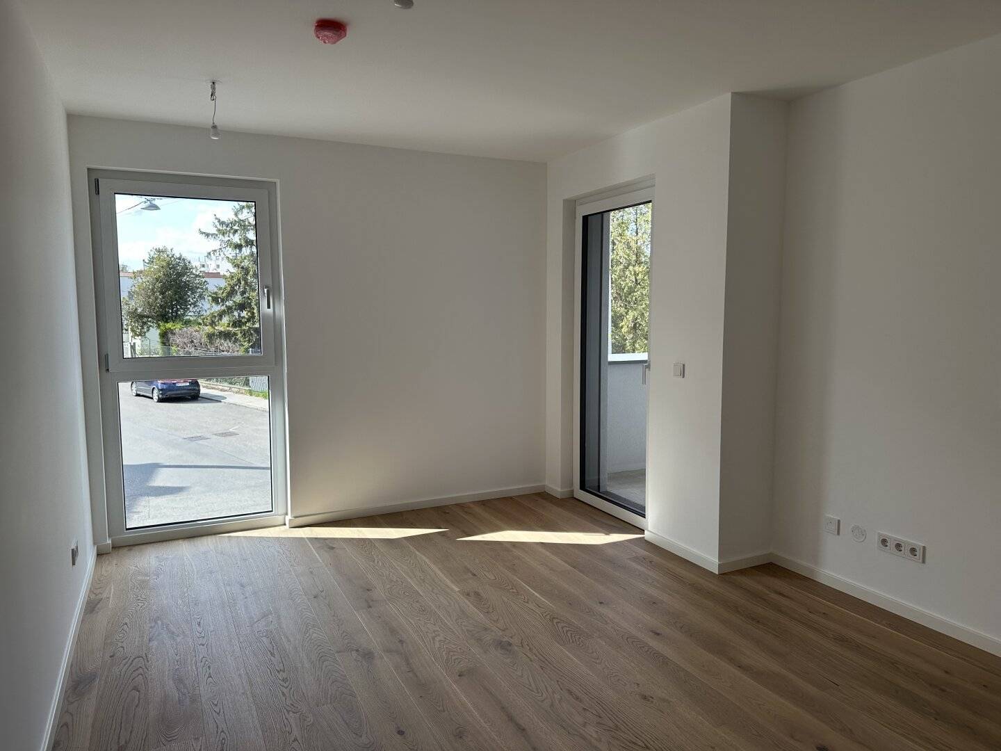 Top Anbindung- Coole Single Wohnung- 5 Minuten zur U6 Perfekta Strasse, Ruhelage PUR-Sonnenbalkon