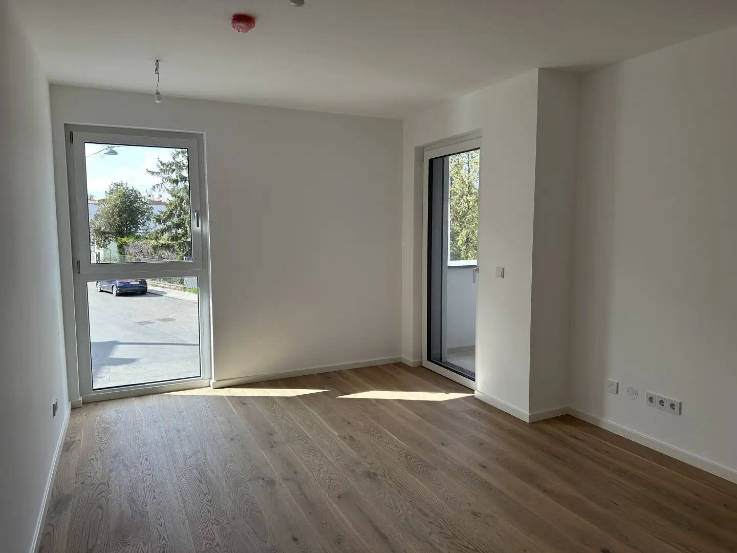 Top Anbindung- Coole Single Wohnung- 5 Minuten zur U6 Perfekta Strasse, Ruhelage PUR-Sonnenbalkon
