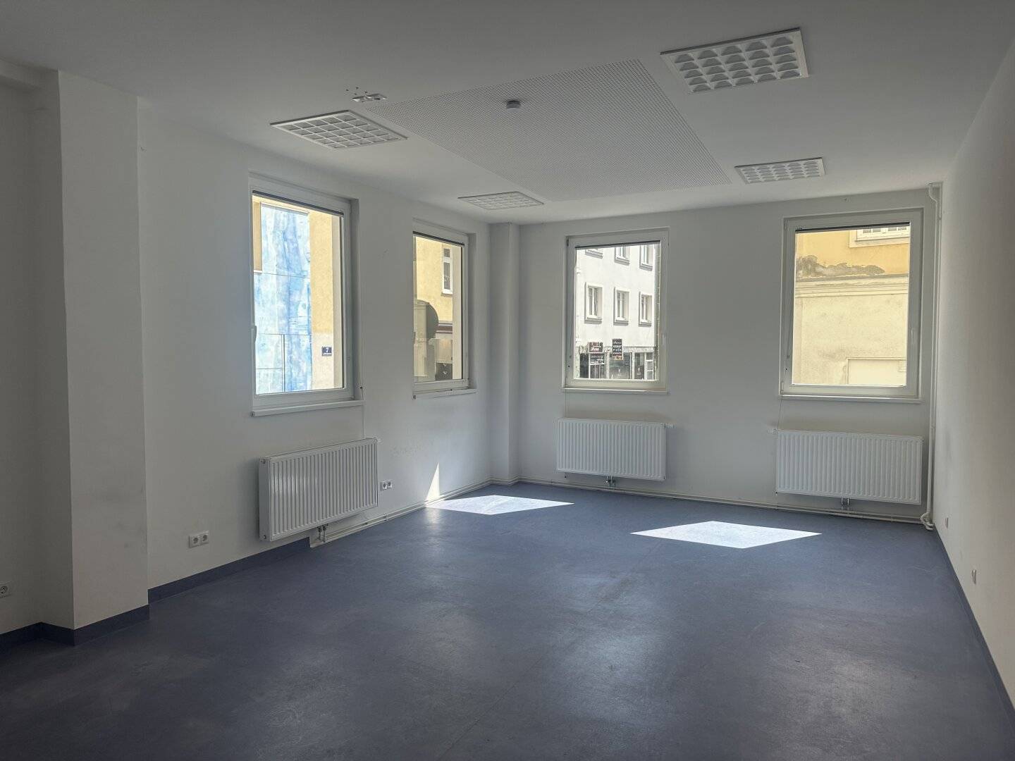Tolle Gewerbefläche/  Bildungszentrum oder Ordination, extrem frequente Lage- Im Herzen der Altstadt- Busbahnhof vor dem Haus