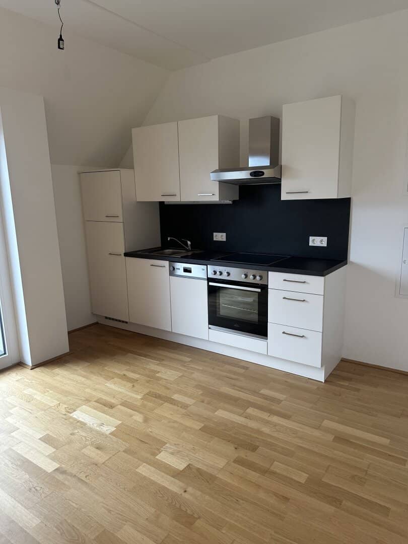 Sonnige, barrierefreie Wohnung mit Balkon, inklusive Stellplatz in der Garage, inkl. Küche- Nähe Bhf. Brunn am Gebirge