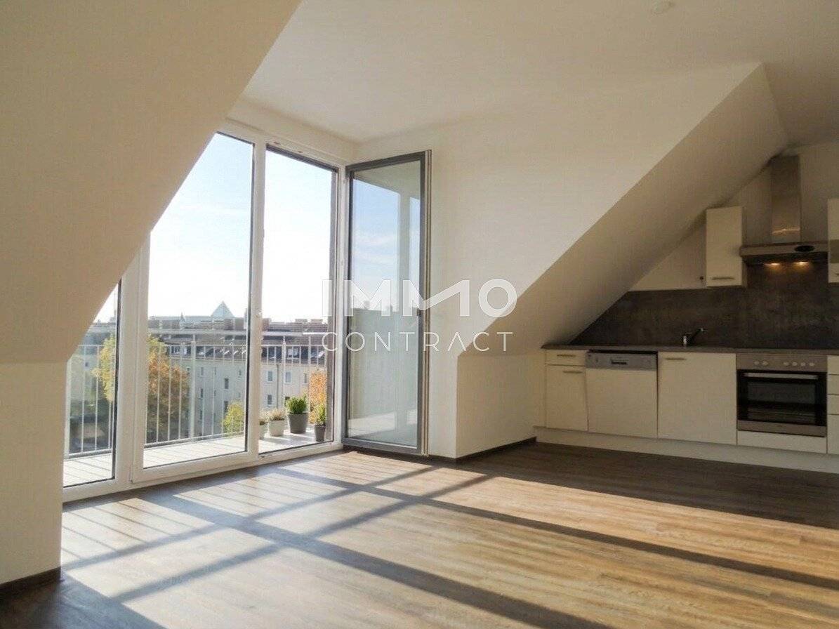 Modern & hell - 3 Zimmer Dachgeschosswohnung mit Balkon - Raimundstraße 24 - Top 10C