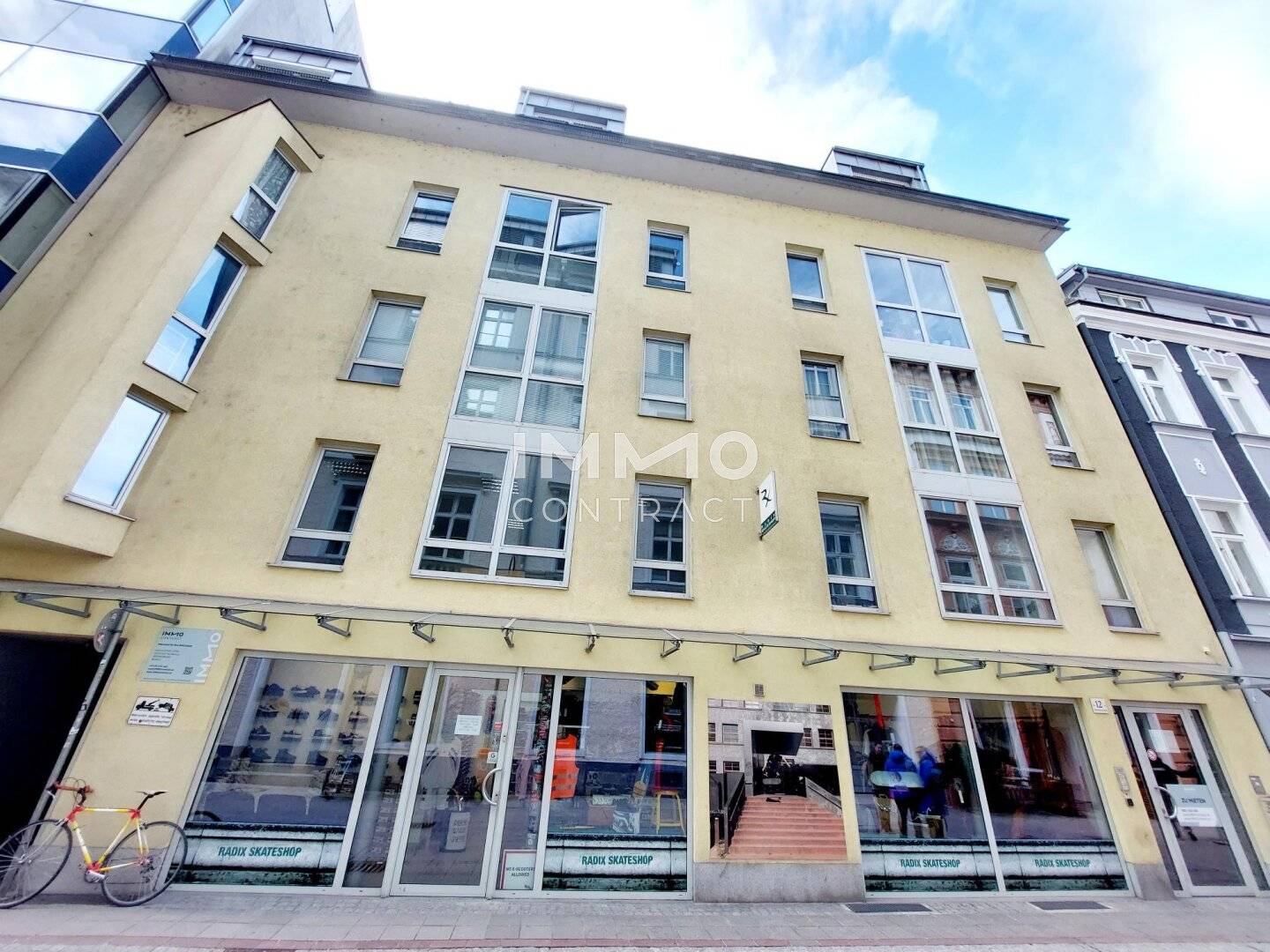 Ideale 2-Zimmer Wohnung im Zentrum vom Linz mit Loggia, sehr schöner Küche und optional mit einem Tiefgaragenplatz!