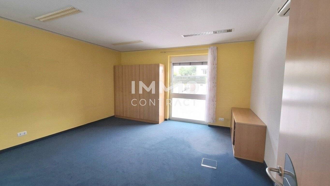 Büro- oder Praxisfläche mit 141 m² im Erdgeschoss mit Parkplätze vorm Objekt