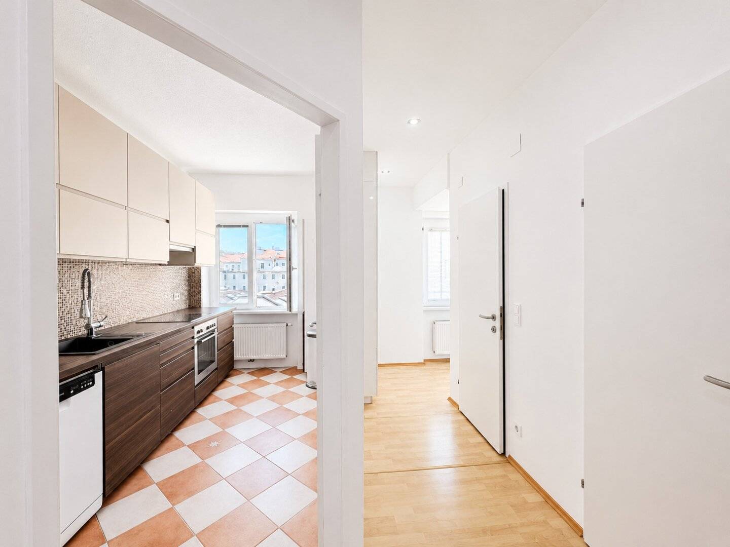 SANIERTE NEUBAUWOHNUNG | 3. Liftstock | 2 Zimmer | ca. 52 m² | WG-geeignet