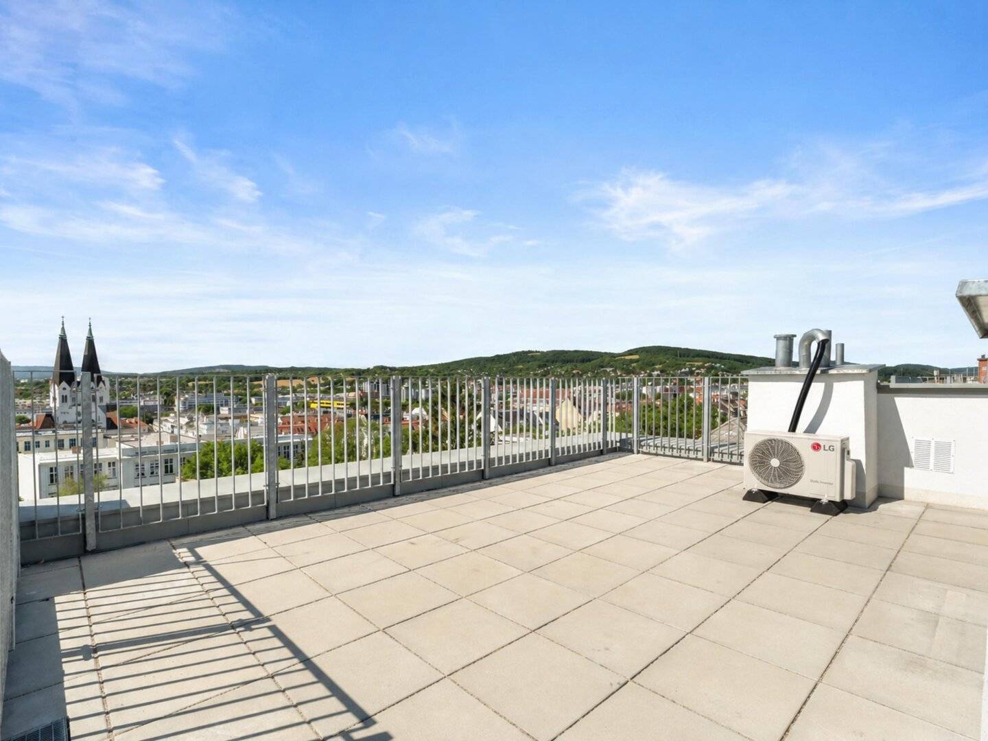 EXCLUSIVE PENTHOUSE | Elevator directly into the apartment | 360° roof terrace with view of Vienna | 4 to 5 rooms | Double garage | Klimaaktiv Gold | Commission-free