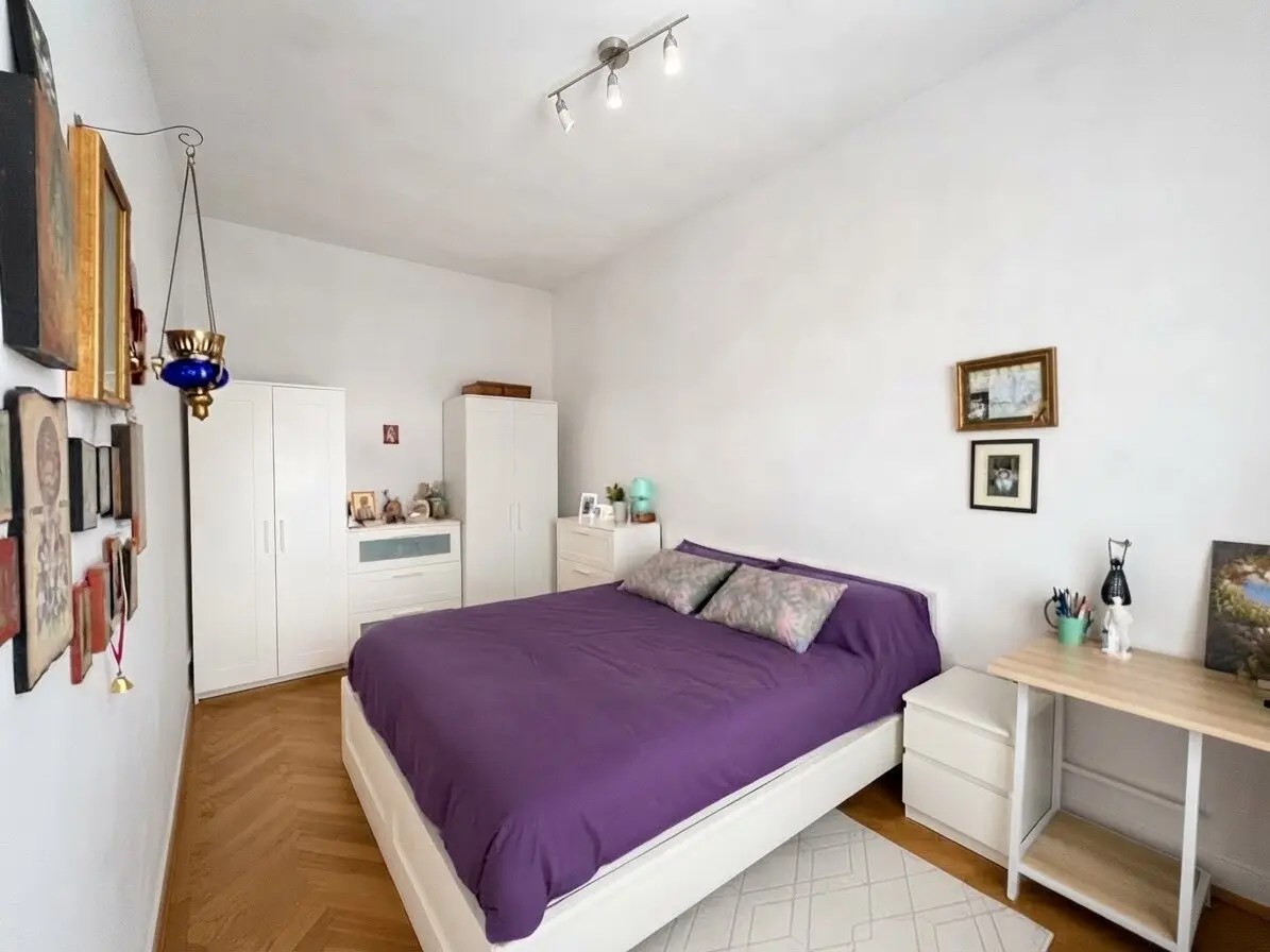 Living with old building charm | 2 rooms | approx. 53 m² | fitted kitchen | central location