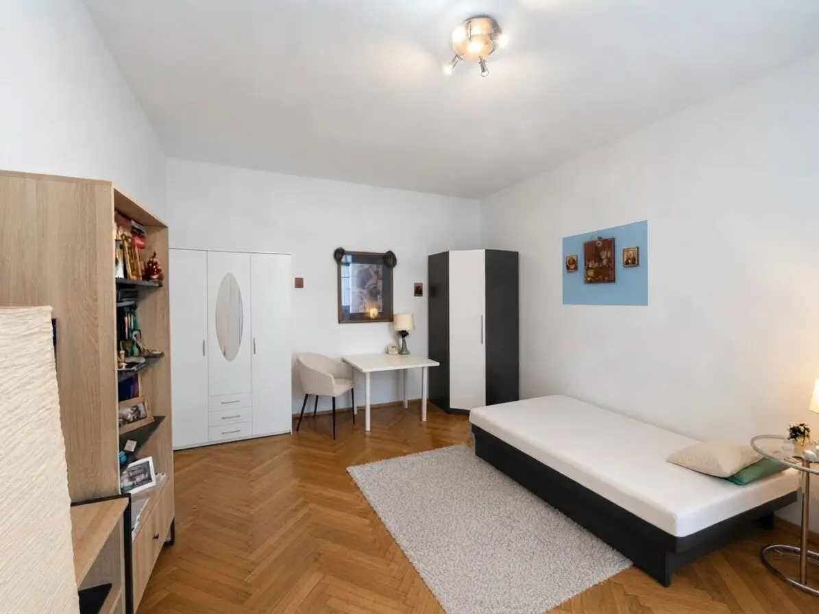 Living with old building charm | 2 rooms | approx. 53 m² | fitted kitchen | central location