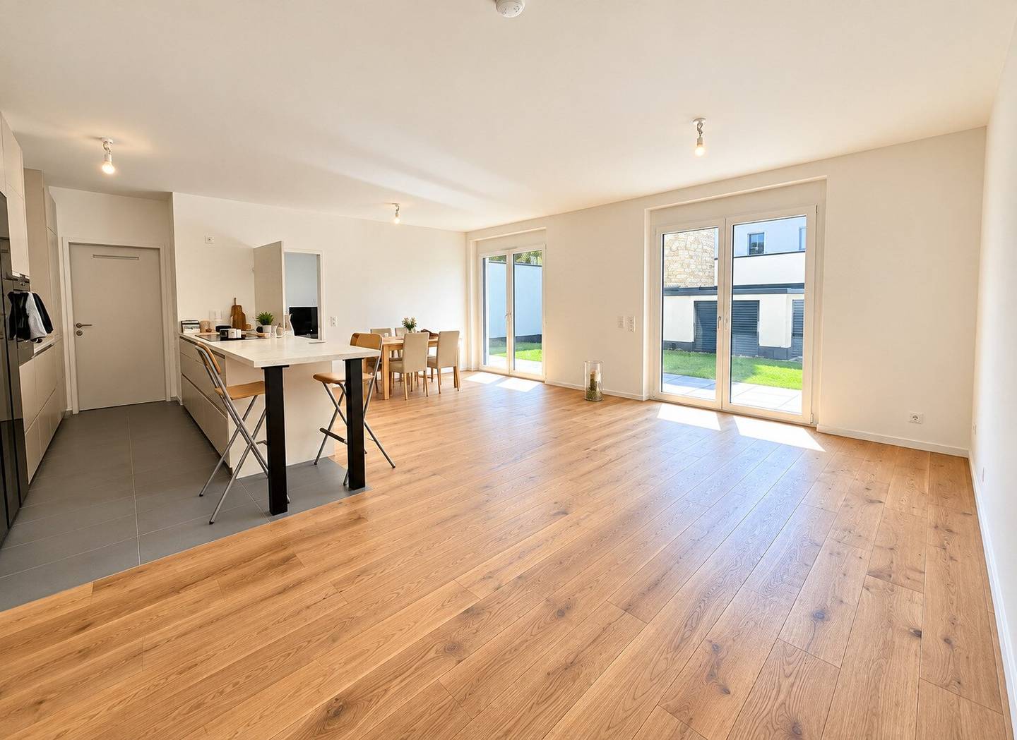 GARTENHIT in Korneuburg | 4 Zimmer Neubauwohnung mit 96 m² Garten | 29 m² Terrasse | 128 m² gew. WNFL | Fußbodenheizung | Parkplatz optional