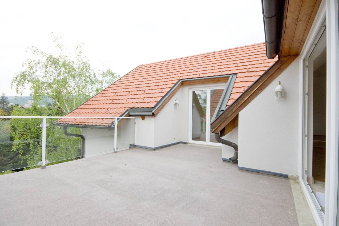 BADEN, Wilhelmsring: modernes DACHGESCHOSS mit traumhafter TERRASSE, inklusive Fernsicht
