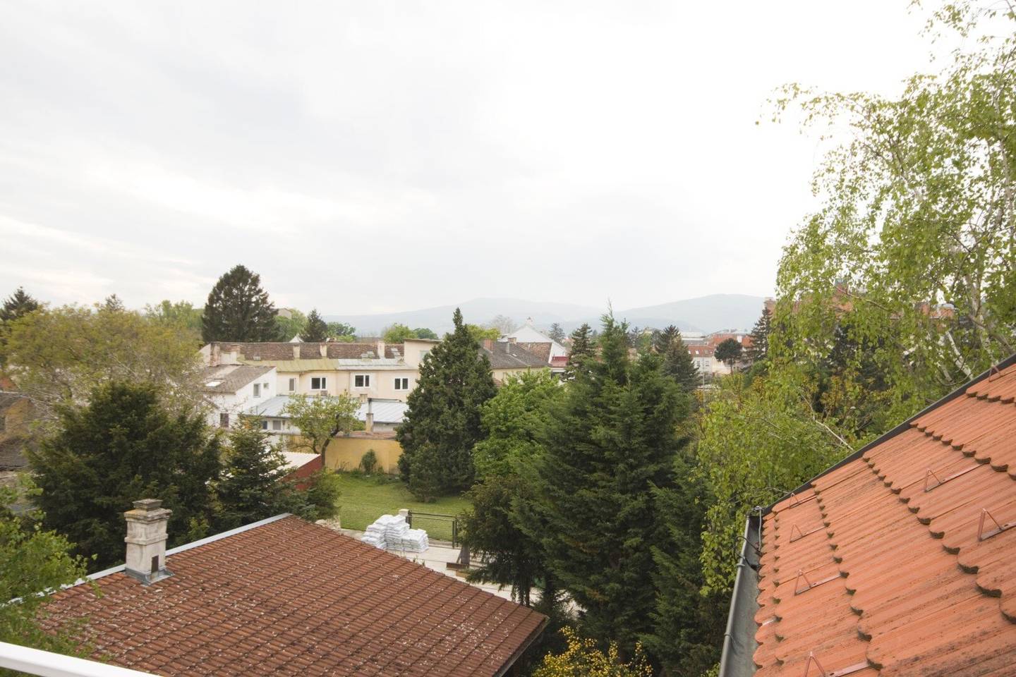 BADEN, Wilhelmsring: modernes DACHGESCHOSS mit traumhafter TERRASSE, inklusive Fernsicht