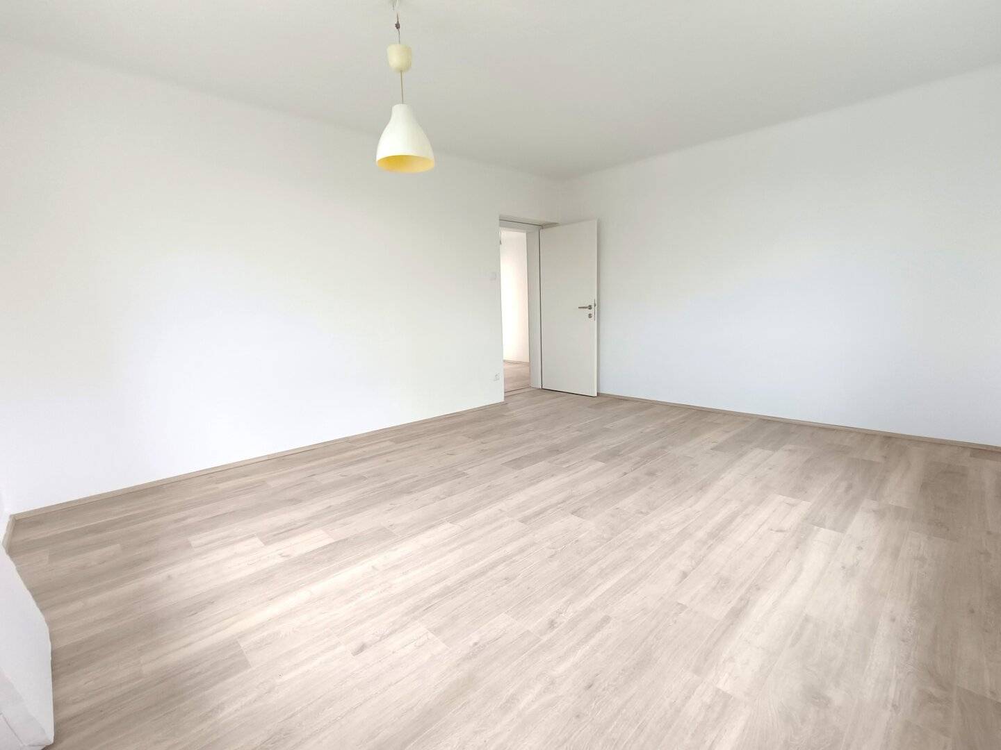 Komplett modernisierte 3 Zimmer-Wohnung.
