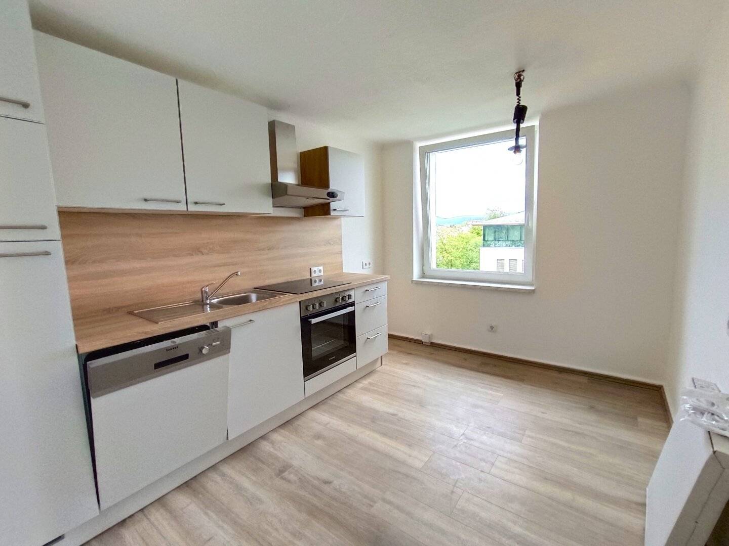 Komplett modernisierte 3 Zimmer-Wohnung.