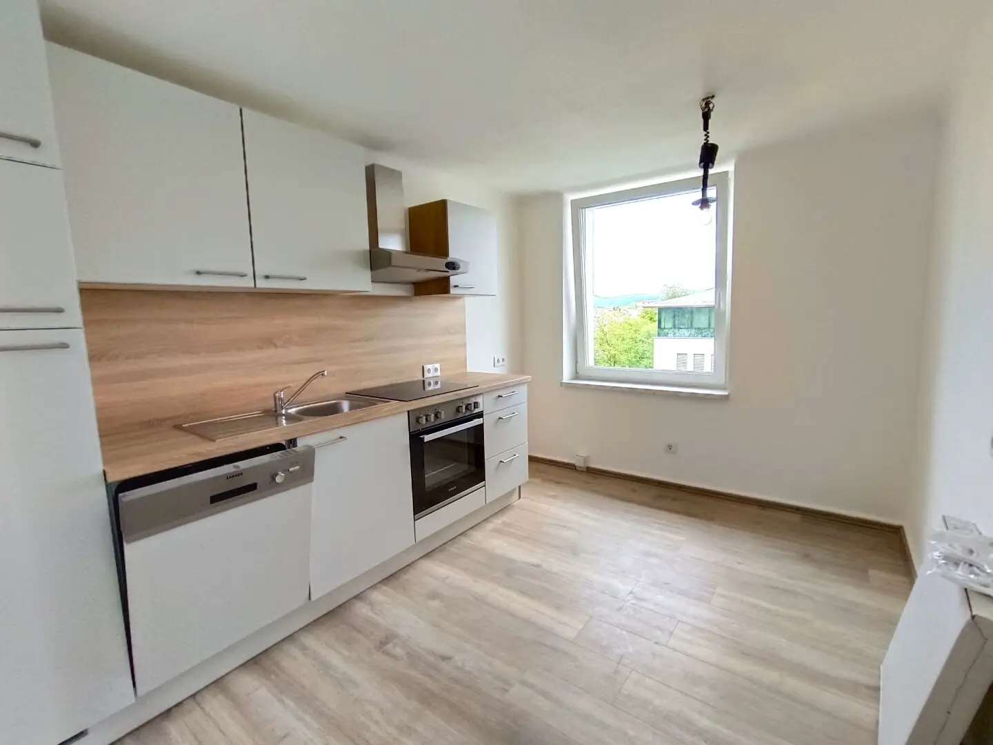 Komplett modernisierte 3 Zimmer-Wohnung.