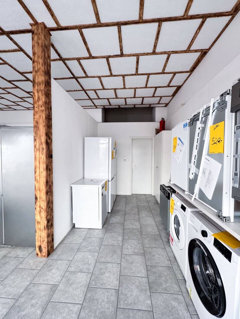 86 m2 für Atelier, Einzelhandel, Studio, Büro etc. im EG zu verkaufen! Zwei StraßenzugängeWattgasse!