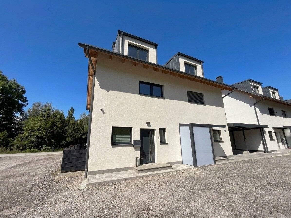 Doppelhaushälfte mit Carport und Smart-Home