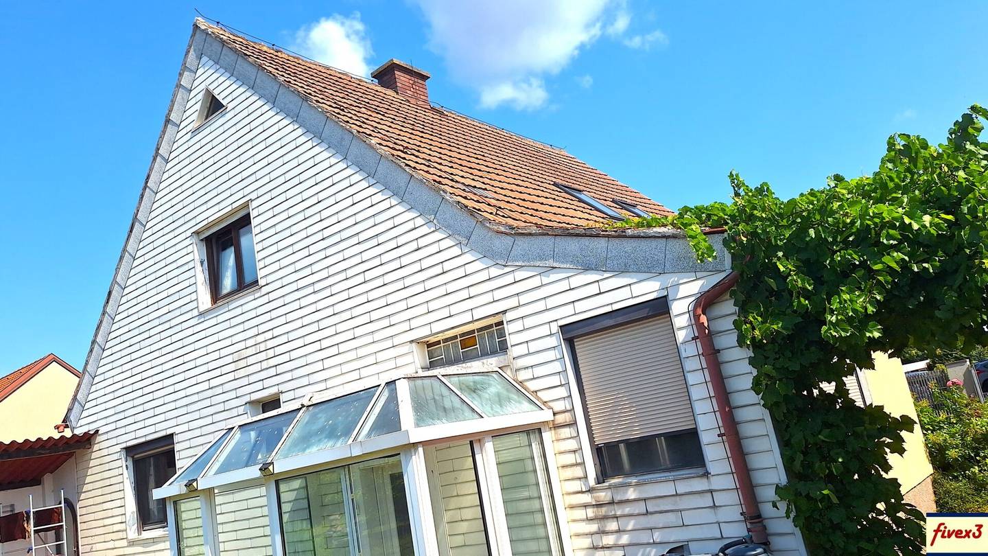 Traismauer - Gemeinlebarn: über 2.500m² Bauland-Kerngebiet mit Einfamilienhaus und Garten mit Altbaumbestand zu kaufen