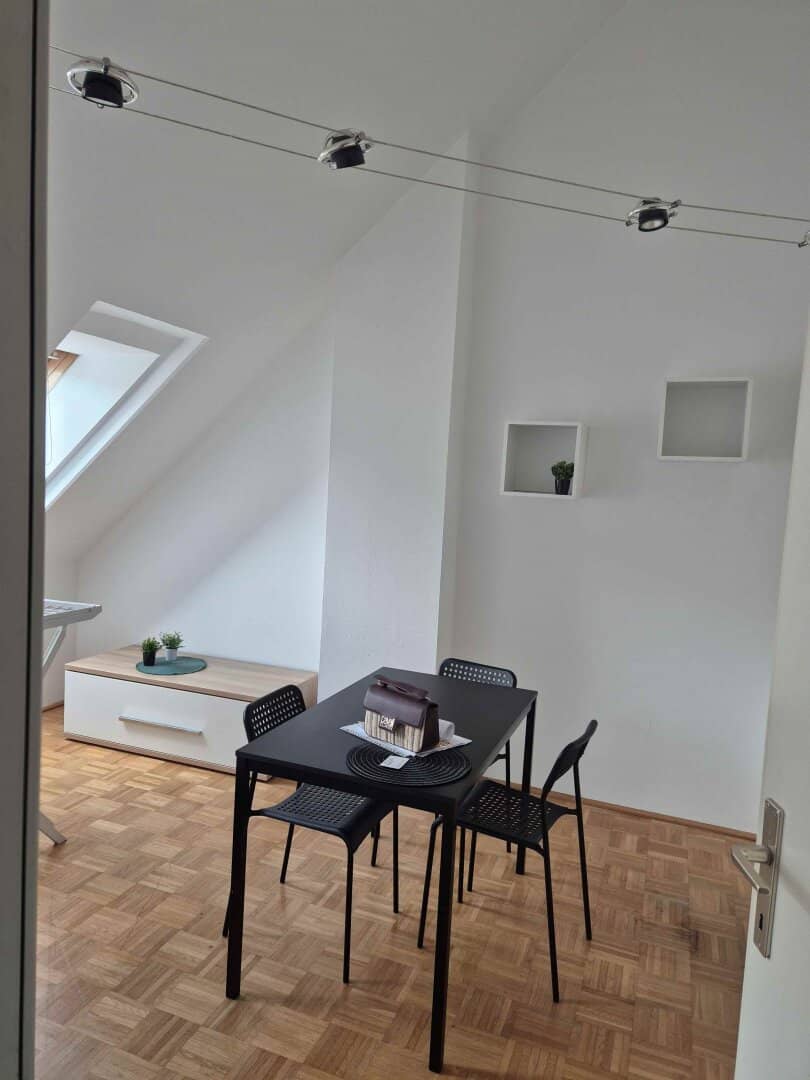 Schöne Dachgeschosswohnung in Linz zu vermieten!