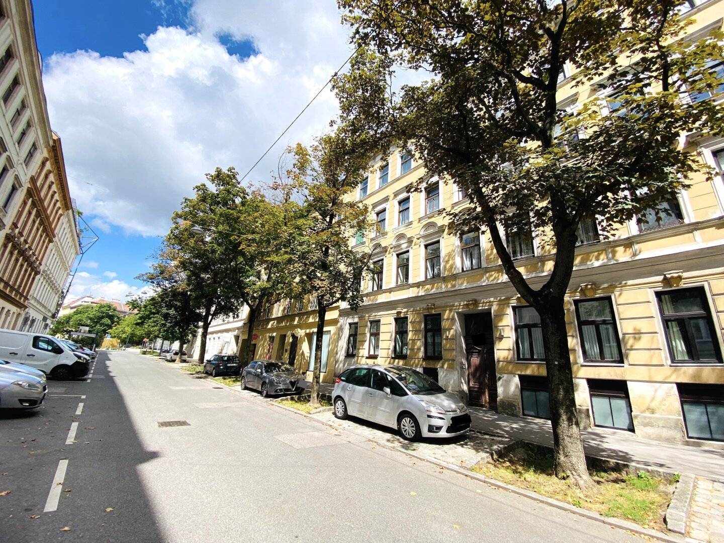 CHARMANTE ALTBAUWOHNUNG IN RENOVIERTEM JAHRHUNDERTWENDEHAUS - NÄHE U3