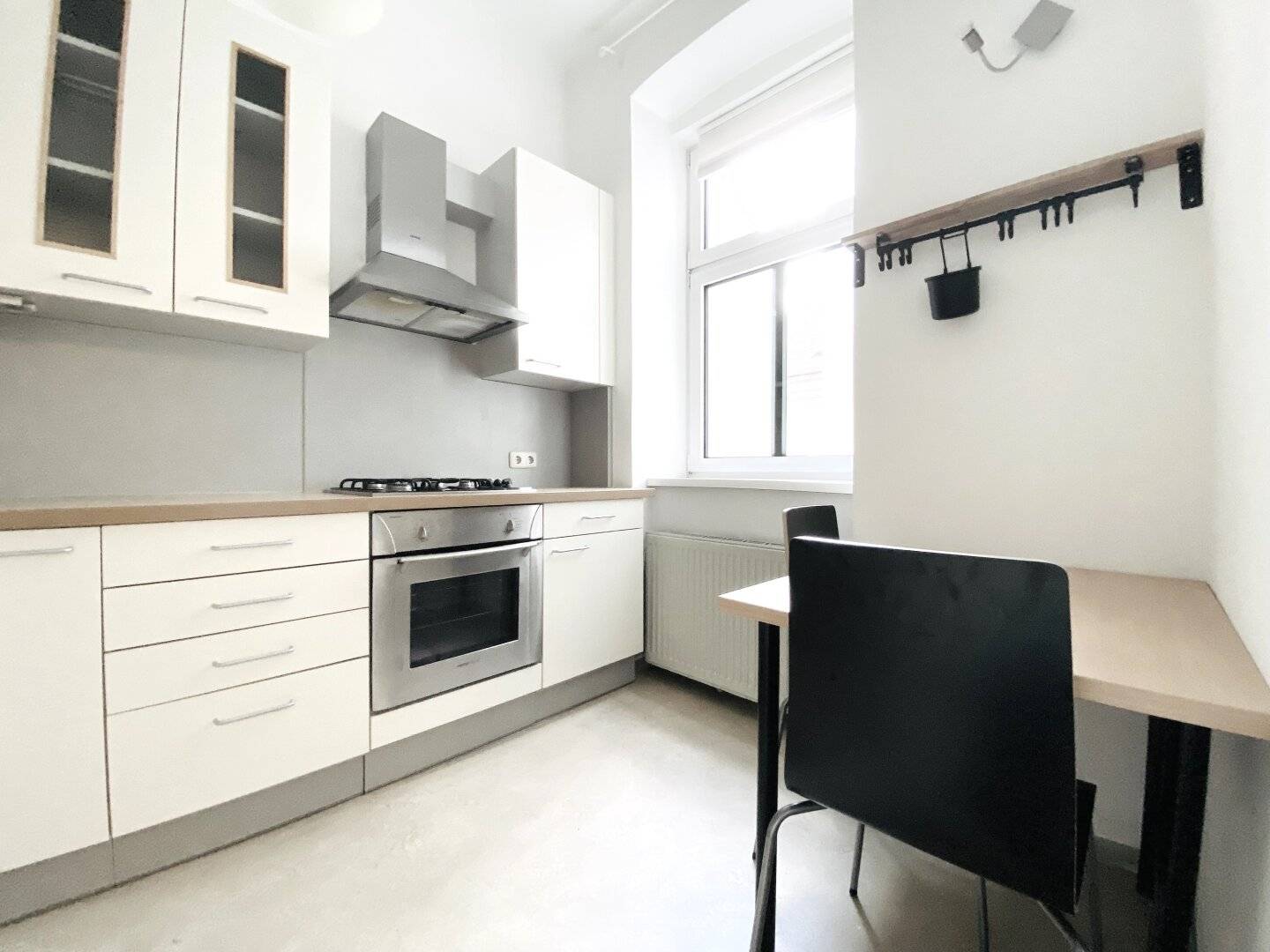 CHARMANTE ALTBAUWOHNUNG IN RENOVIERTEM JAHRHUNDERTWENDEHAUS - NÄHE U3