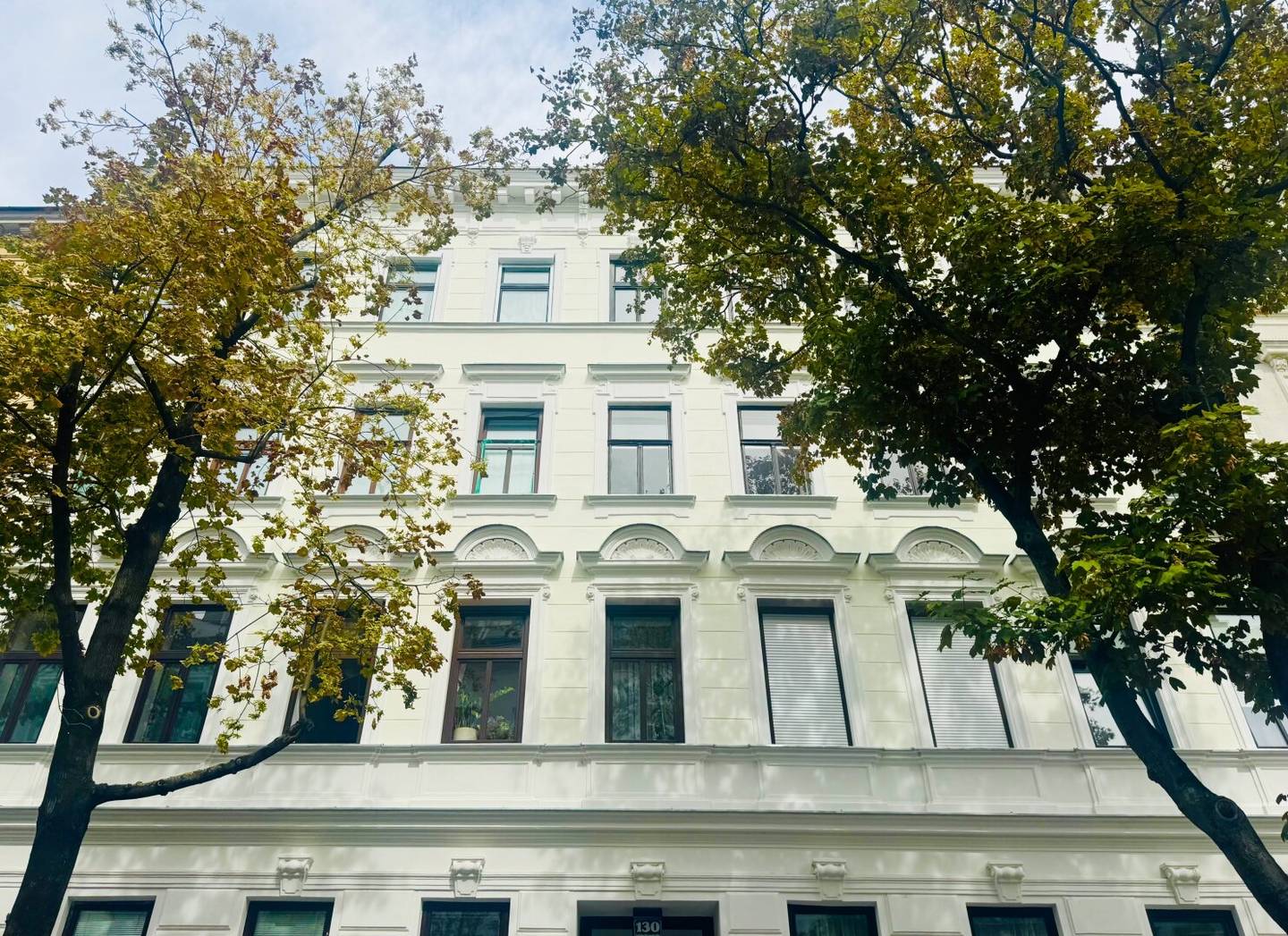 CHARMANTE ALTBAUWOHNUNG IN RENOVIERTEM JAHRHUNDERTWENDEHAUS - NÄHE U3