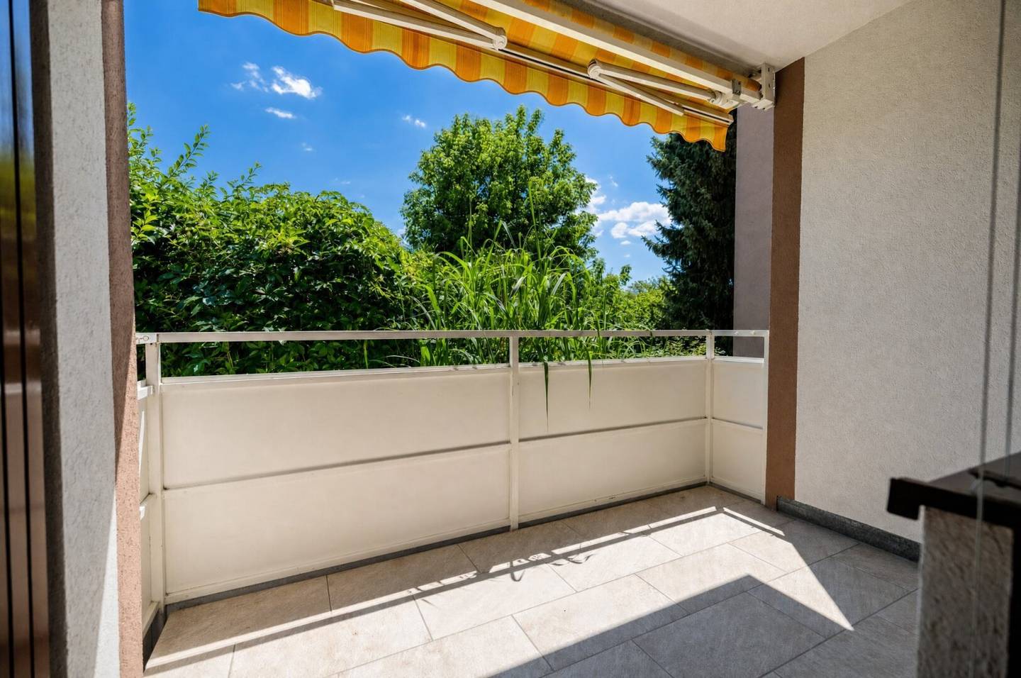 Helle 3-Zimmer-Eckwohnung mit Süd-Loggia in ruhiger Grünlage