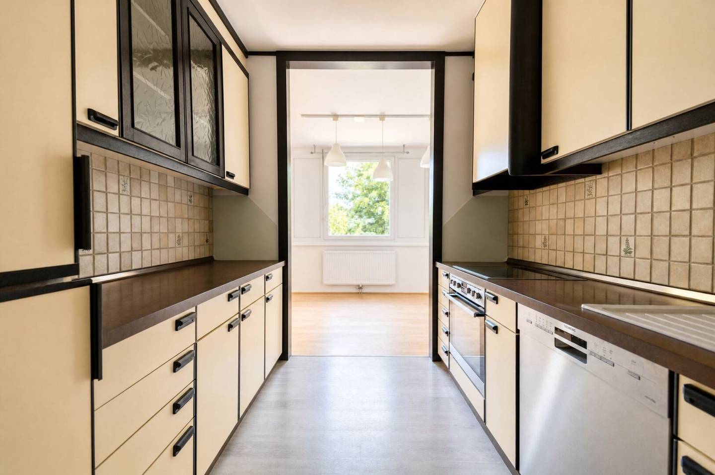 Helle 3-Zimmer-Eckwohnung mit Süd-Loggia in ruhiger Grünlage