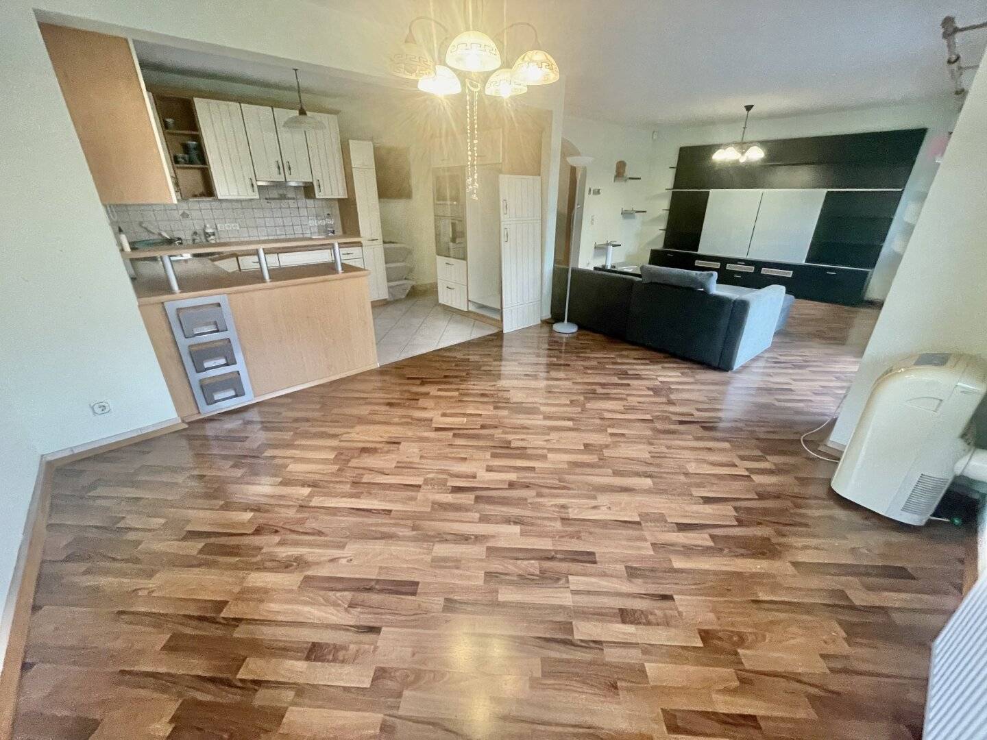 GERÄUMIGES 6-ZIMMER-EINFAMILIENHAUS MIT GARTEN, POOL UND ZWEI BÄDERN IN NÖ!