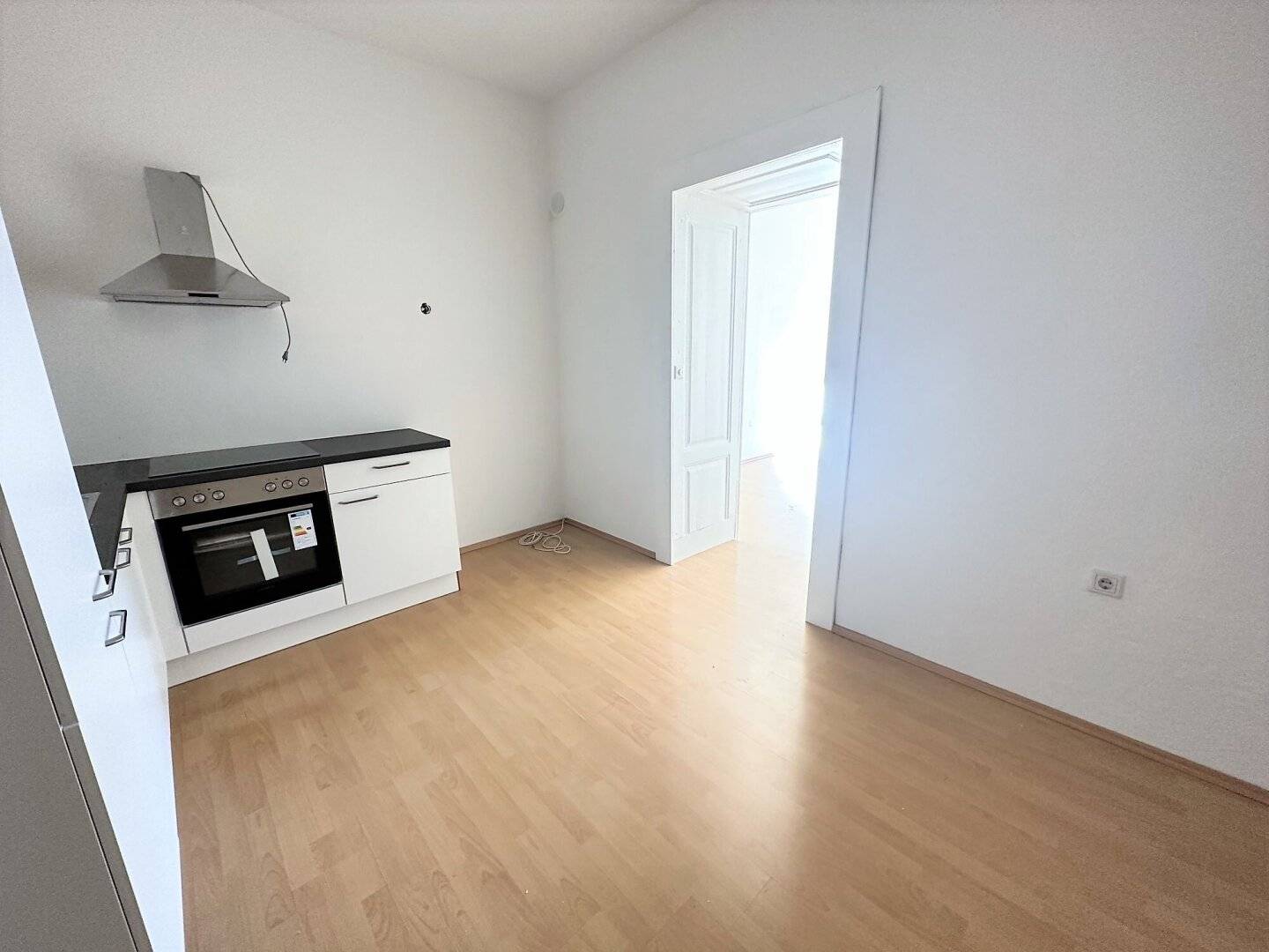 PROVISIONSFREI - Gemütliche 2-Zimmer Wohnung mit extra Küche in unmittelbarer Nähe zur AVL