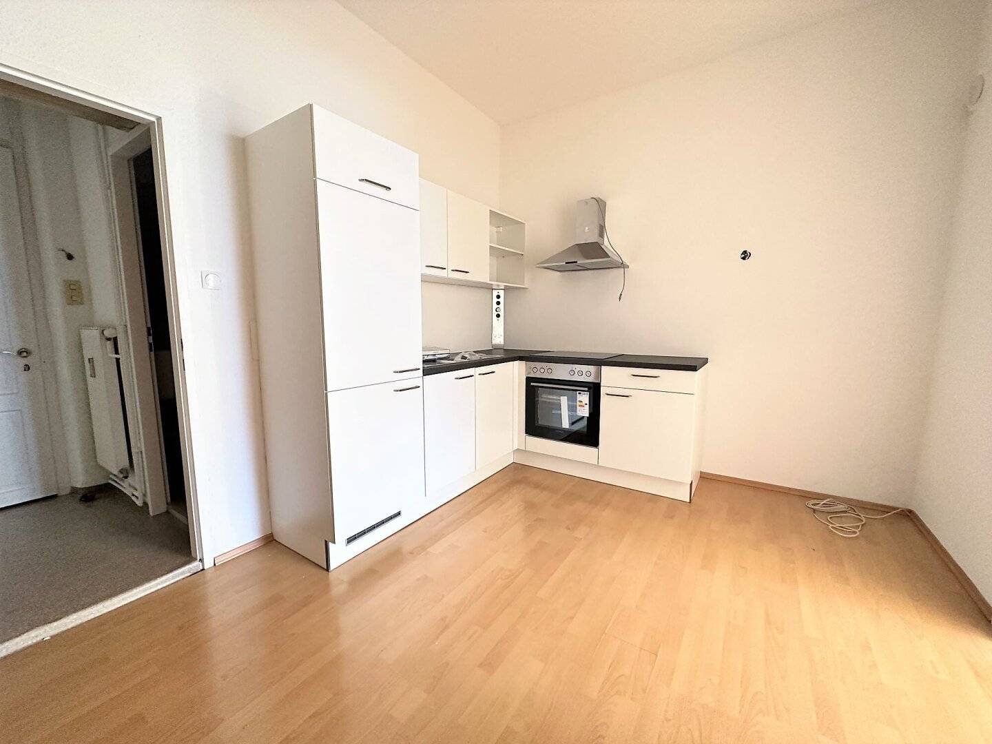 PROVISIONSFREI - Gemütliche 2-Zimmer Wohnung mit extra Küche in unmittelbarer Nähe zur AVL