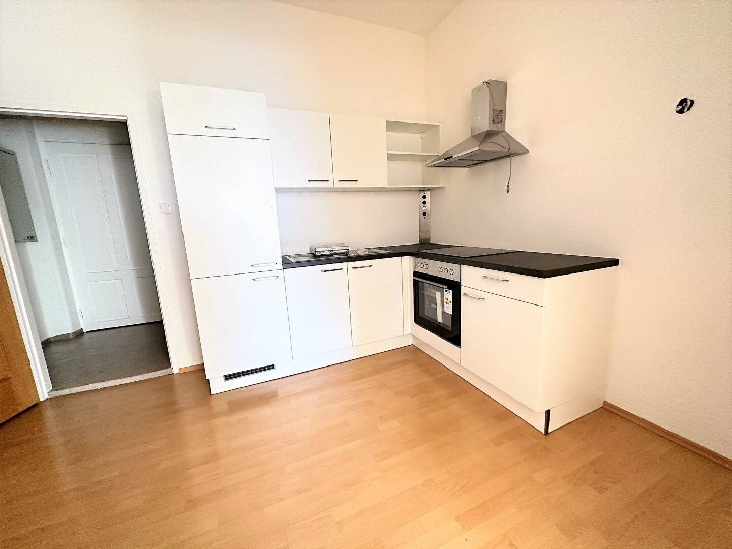 PROVISIONSFREI - Gemütliche 2-Zimmer Wohnung mit extra Küche in unmittelbarer Nähe zur AVL